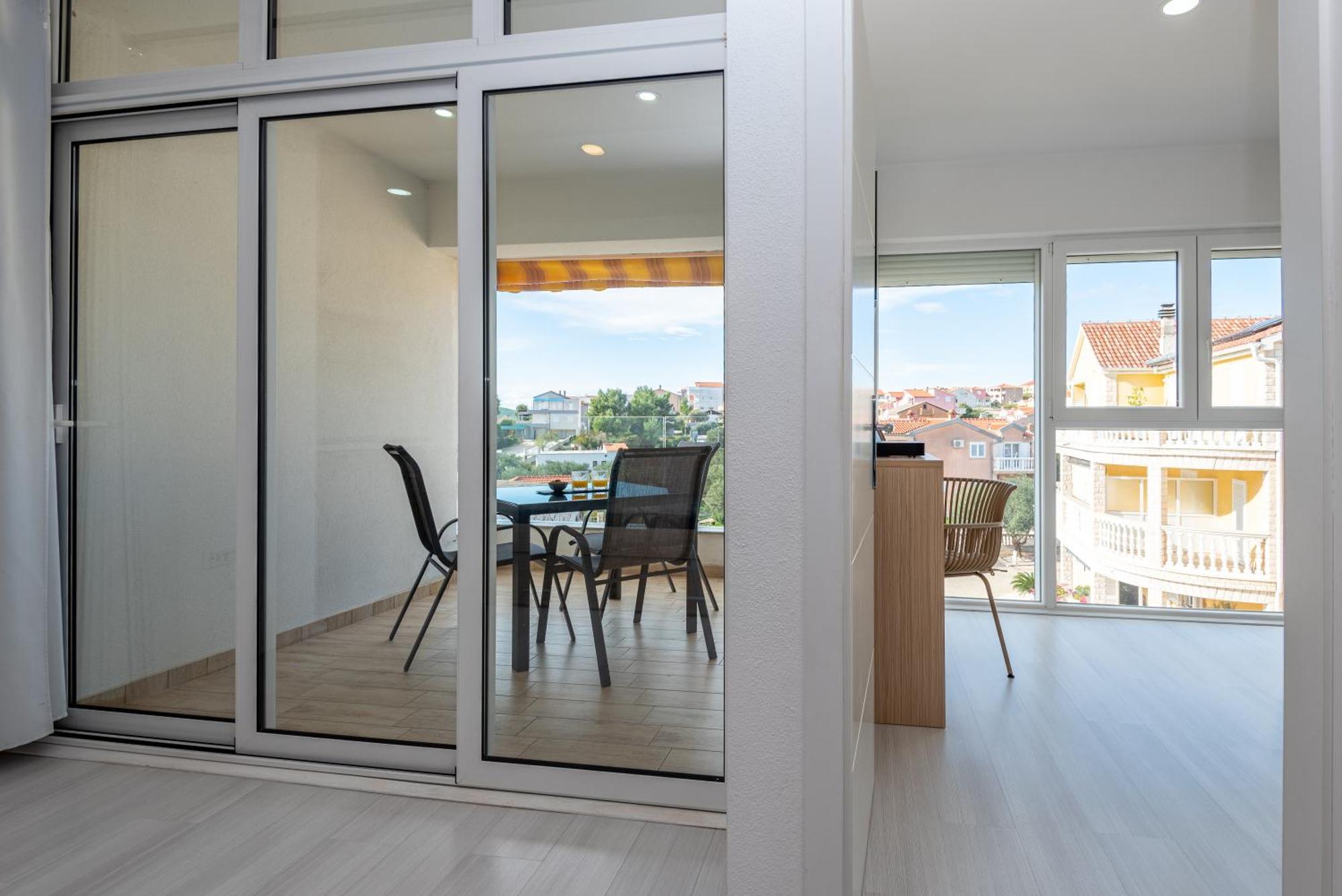 Apartments Holidays Roko Grebastica Bilik gambar