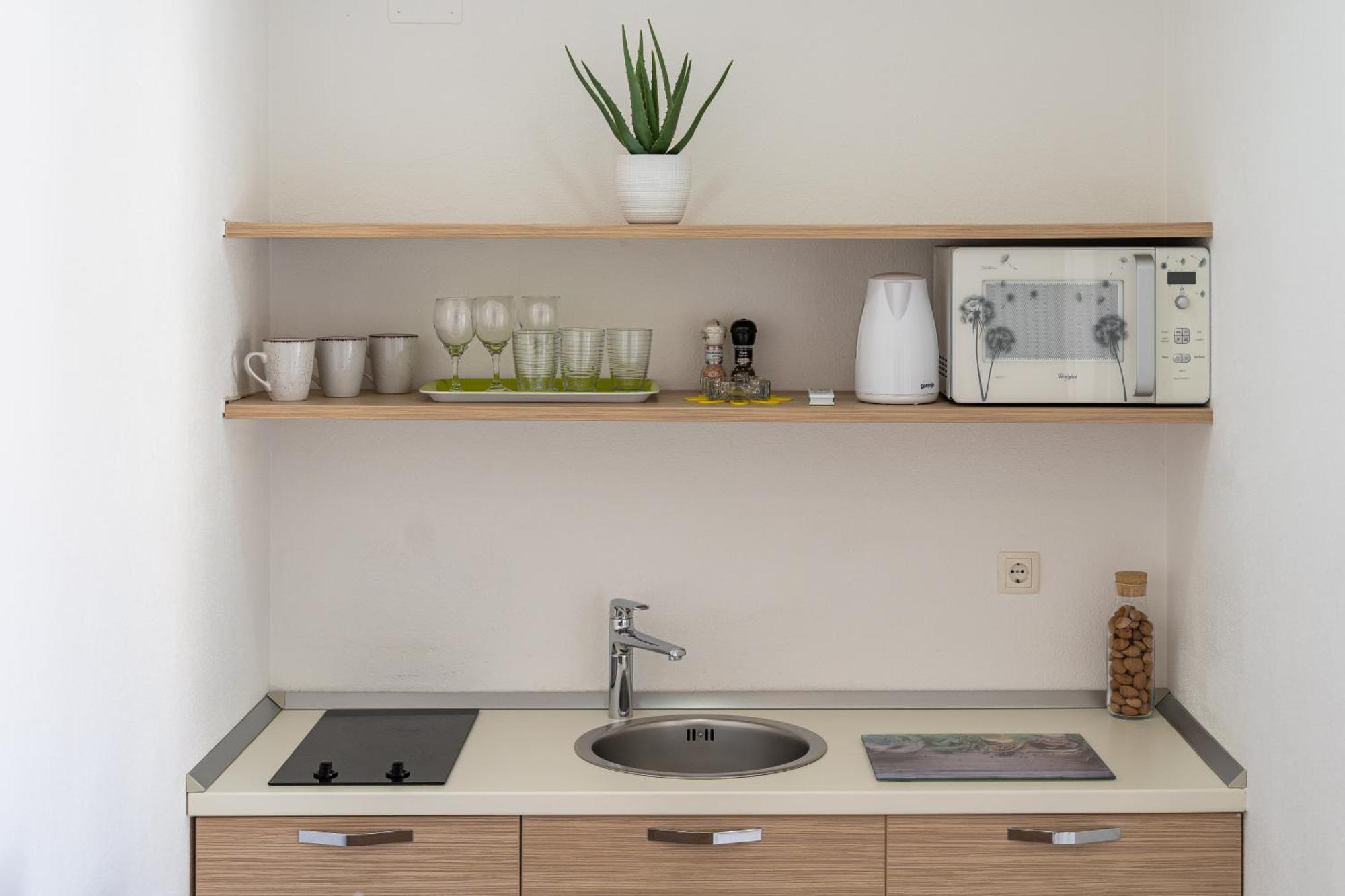 Apartments Holidays Roko Grebastica Bilik gambar