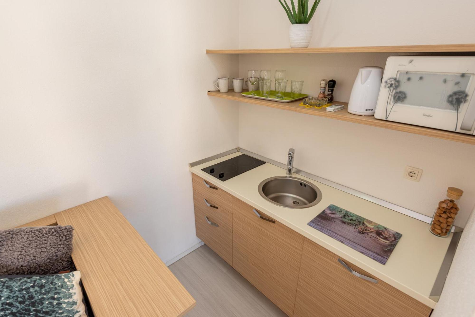 Apartments Holidays Roko Grebastica Bilik gambar