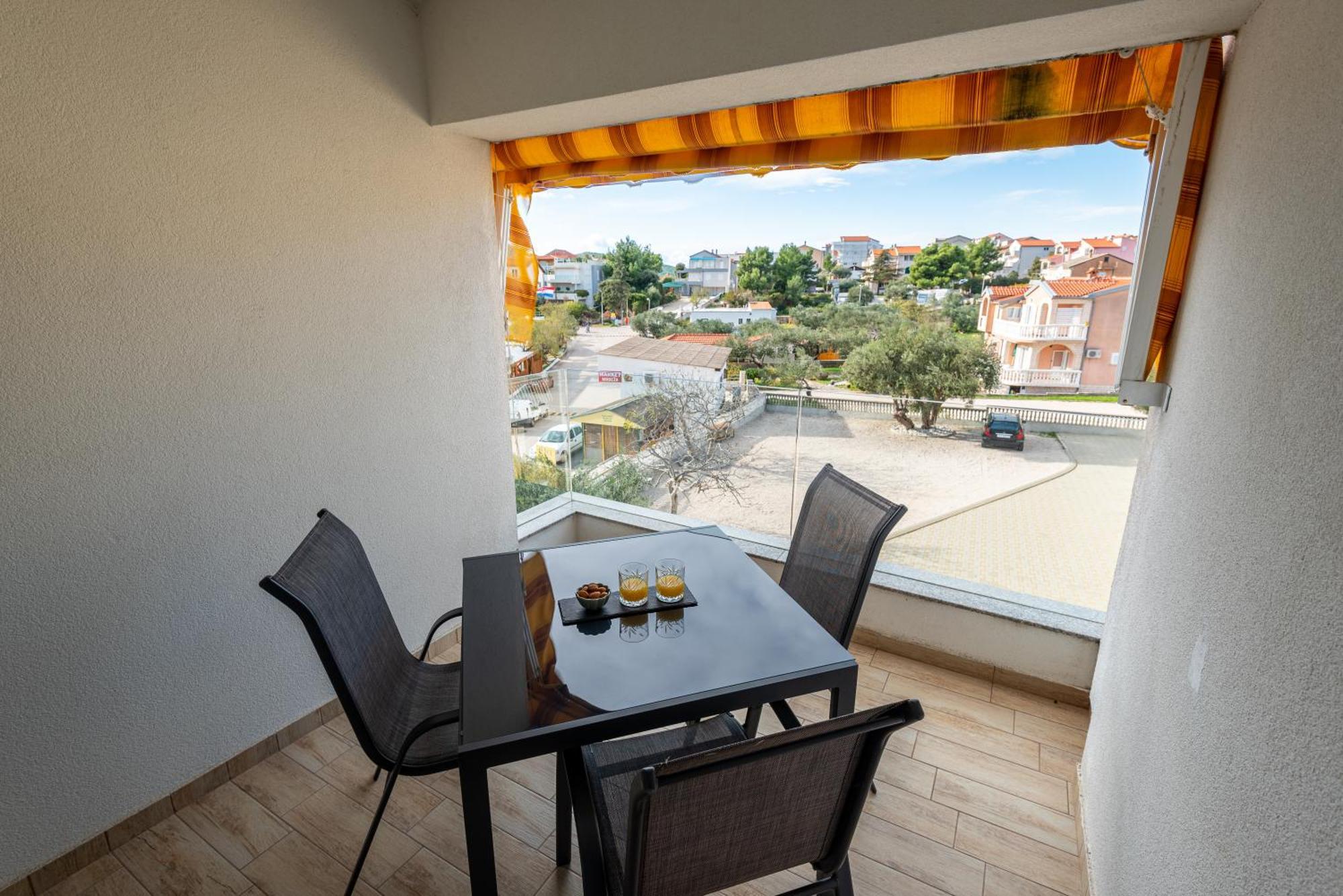 Apartments Holidays Roko Grebastica Bilik gambar