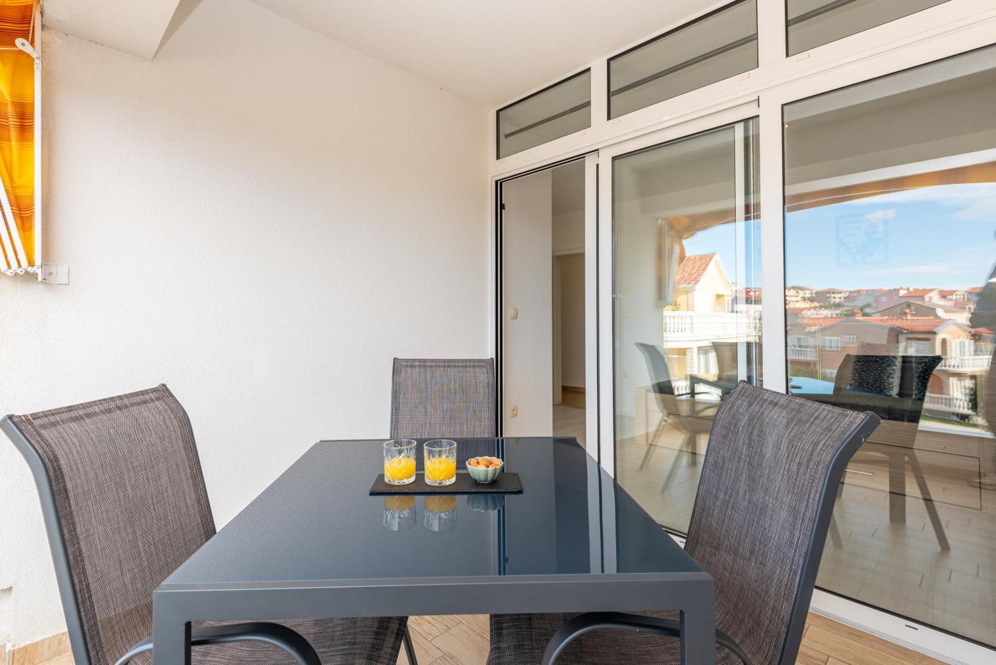Apartments Holidays Roko Grebastica Bilik gambar