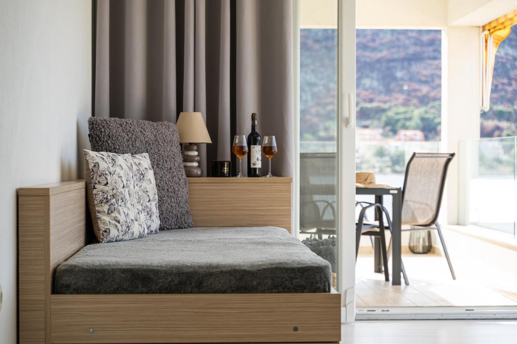 Apartments Holidays Roko Grebastica Bilik gambar