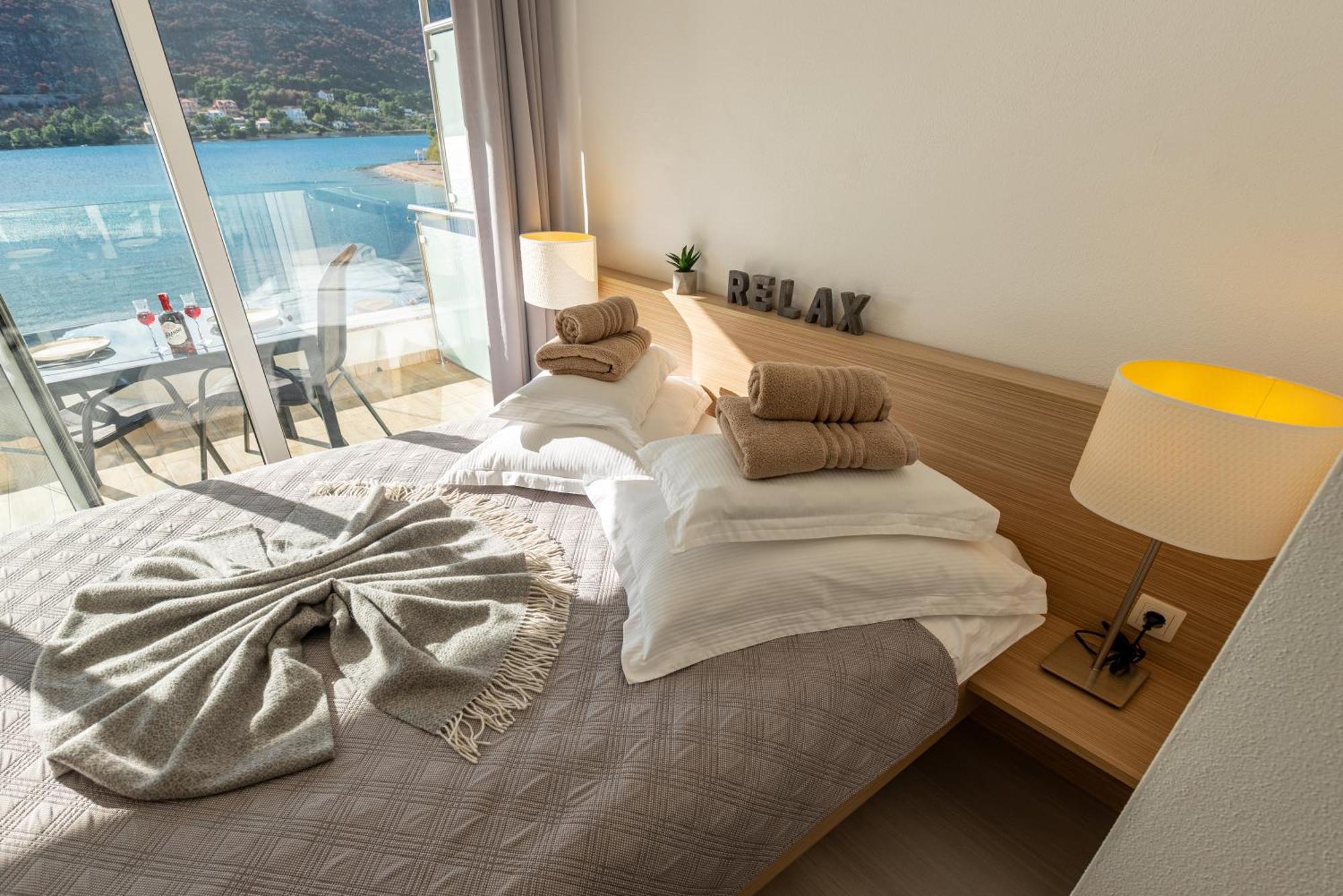 Apartments Holidays Roko Grebastica Bilik gambar